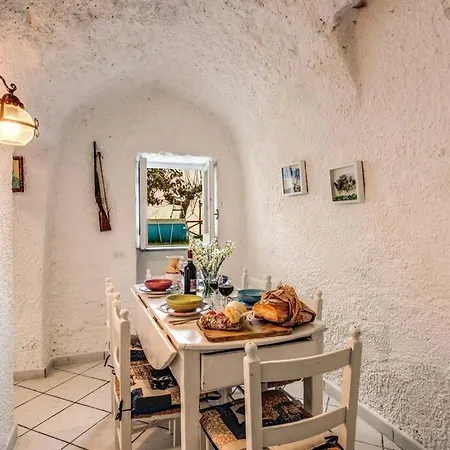 The Retreat Rustic Charm, Views & Pool