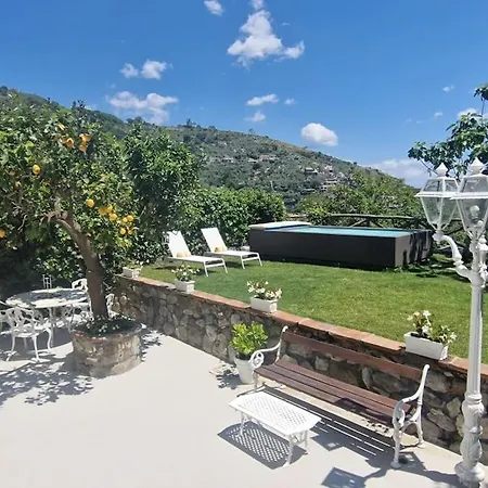 The Retreat Rustic Charm, Views & Pool Massa Lubrense